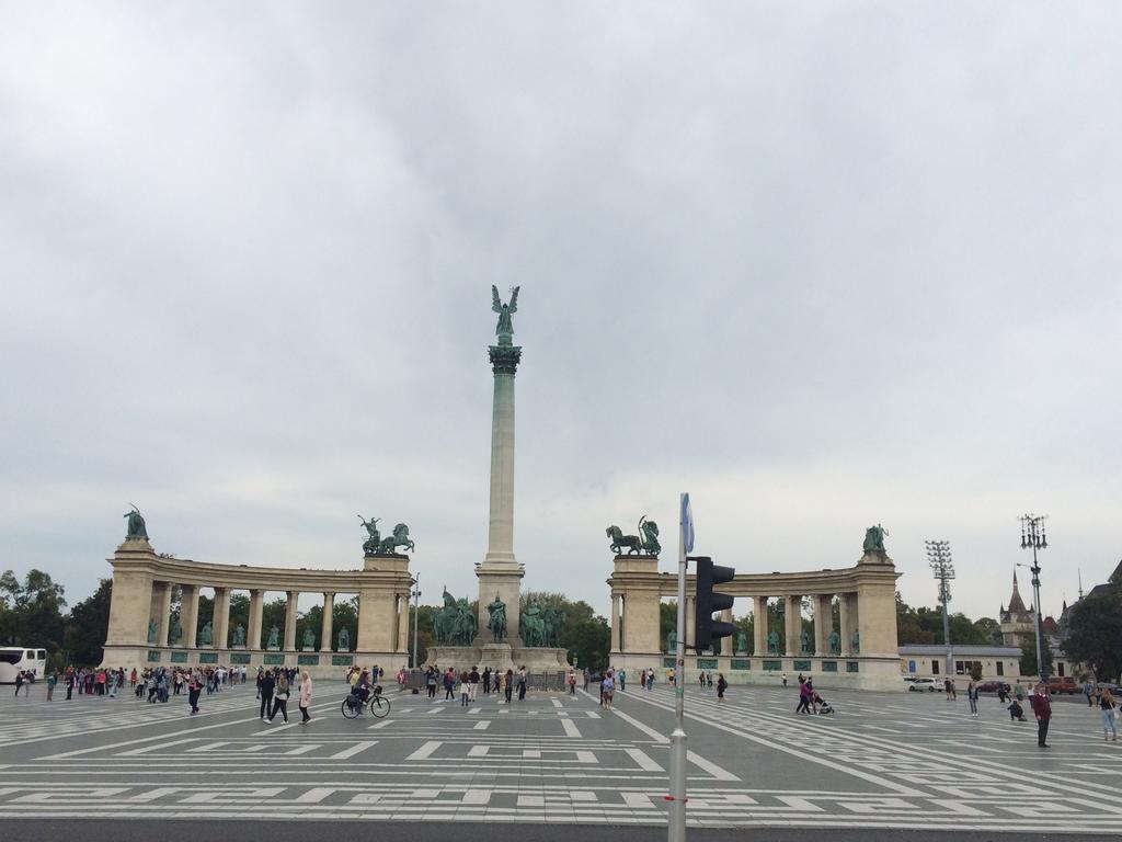 Apartment Near The Heroes Square Budapest Exterior photo