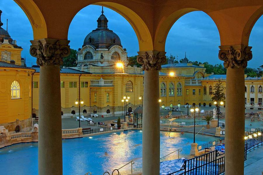 Apartment Near The Heroes Square Budapest Exterior photo